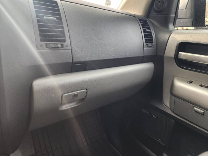 2008 Toyota Sequoia Platinum photo 31