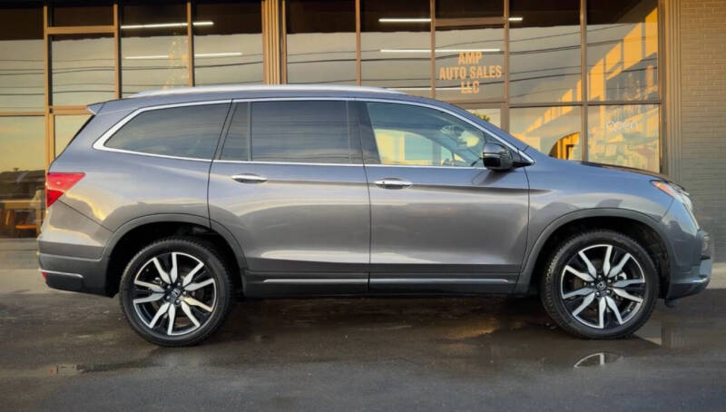 2021 Honda Pilot Touring w/Rear Captain's Chairs