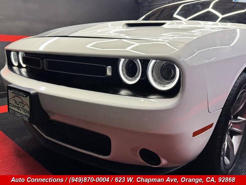 2016 Dodge Challenger SXT Plus