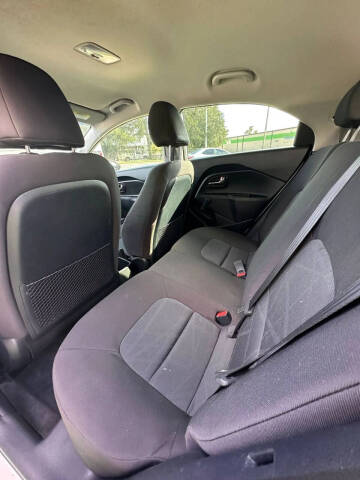 2016 Kia Rio 5-Door LX