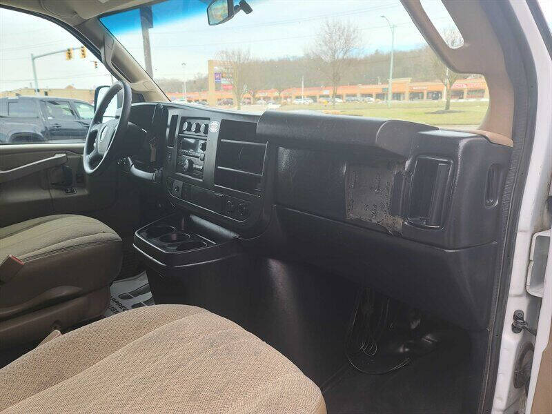 2017 GMC Savana 2500