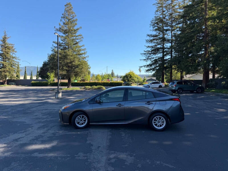 2020 Toyota Prius LE