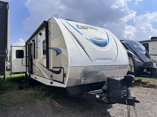 Coachmen RV Freedom Express Ultra Lite 323BHDS Image