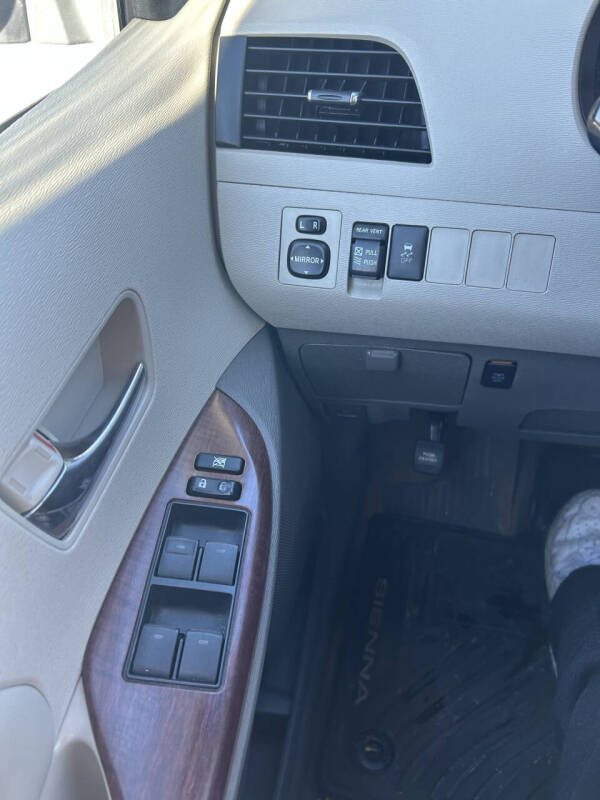 2014 Toyota Sienna XLE 7-Passenger