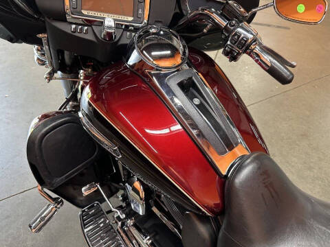 2014 Harley-Davidson FLHTCUTG - Tri Glide Ult