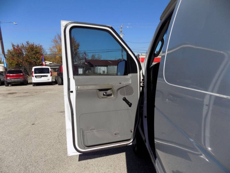 2005 Ford E-Series E-250
