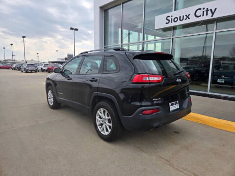 2016 Jeep Cherokee Sport