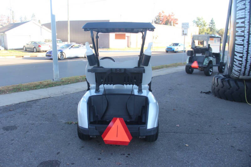 2020 E-Z-GO RXV ELiTE