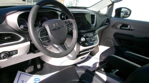 2024 Chrysler Pacifica Touring L