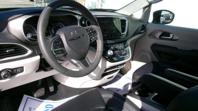 2024 Chrysler Pacifica Touring L