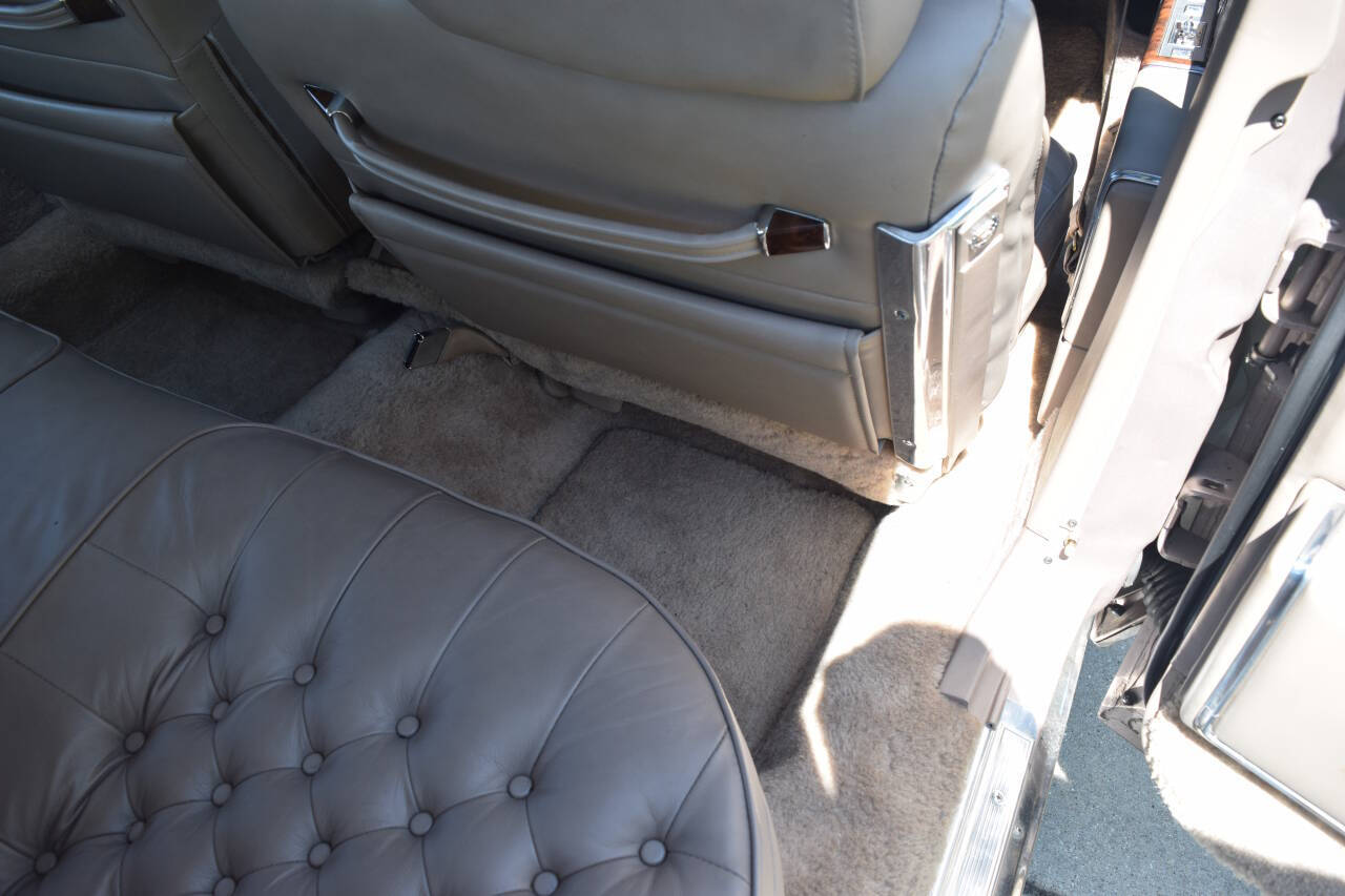 1991 Cadillac Brougham 162