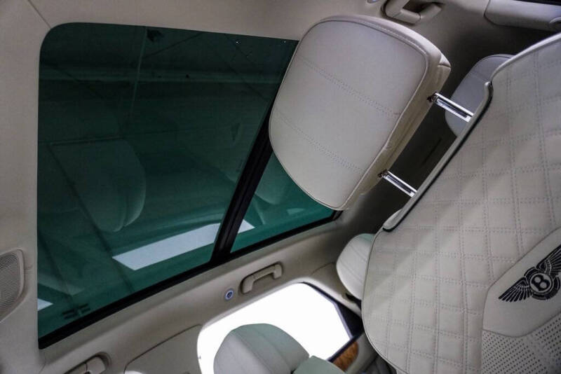 2023 Bentley Bentayga Azure V8