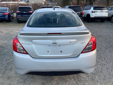 2018 Nissan Versa SV