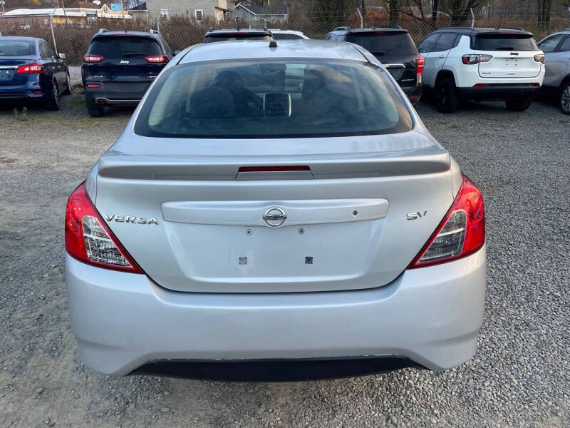 2018 Nissan Versa SV