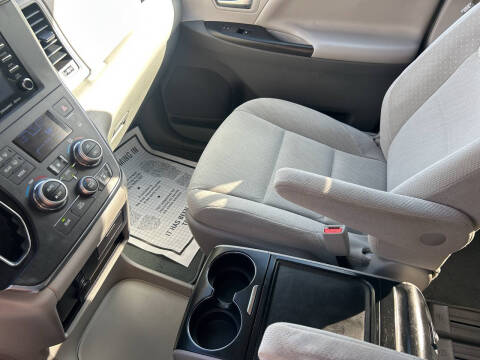 2018 Toyota Sienna LE 8-Passenger