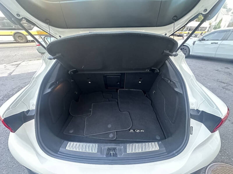 2017 Infiniti QX30 Luxury