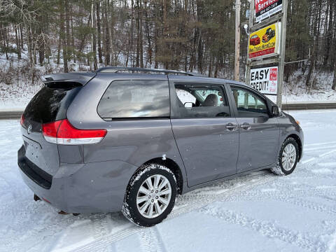 2011 Toyota Sienna LE 7-Passenger