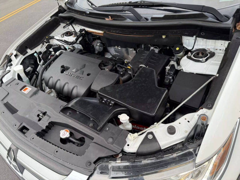 2017 Mitsubishi Outlander ES