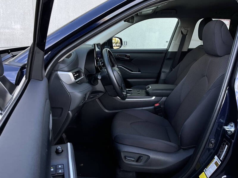 2025 Toyota Highlander LE