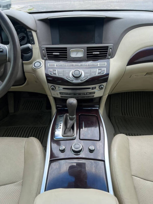 2012 Infiniti M37