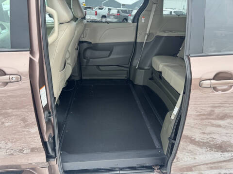 2018 Toyota Sienna LE Mobility 7-Passenger