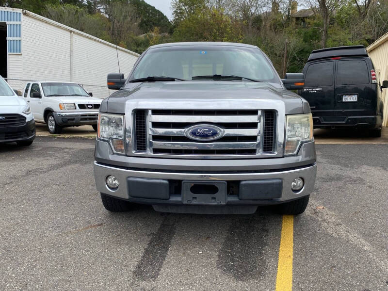 2010 Ford F-150 XLT photo 2