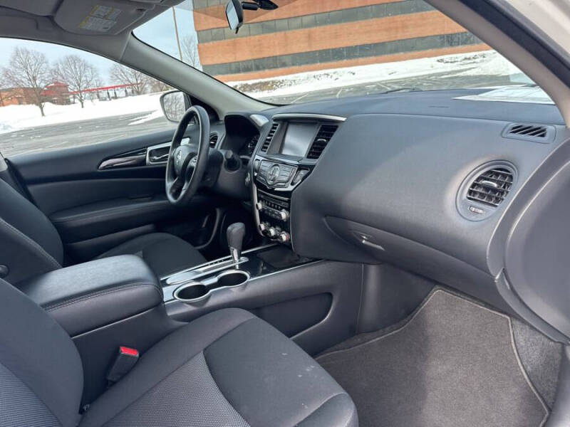 2020 Nissan Pathfinder S