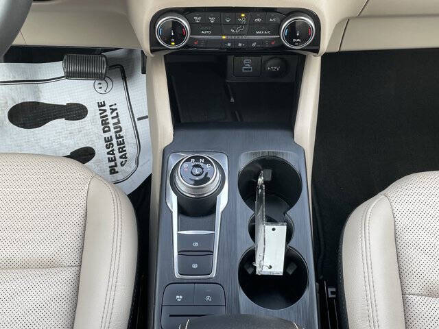 2022 Ford Escape SEL