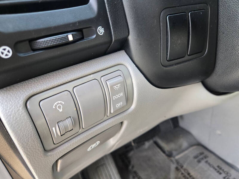 2007 Hyundai Entourage GLS