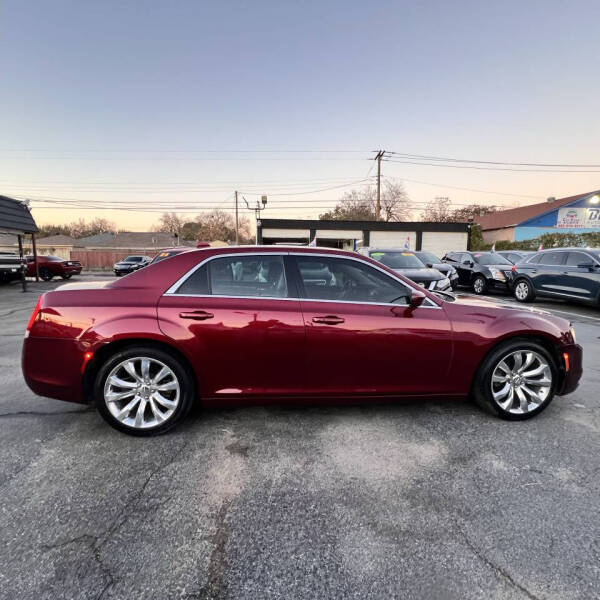 2019 Chrysler 300 Touring