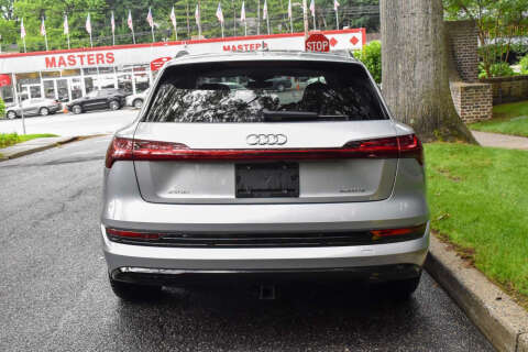 2021 Audi e-tron quattro Premium Plus