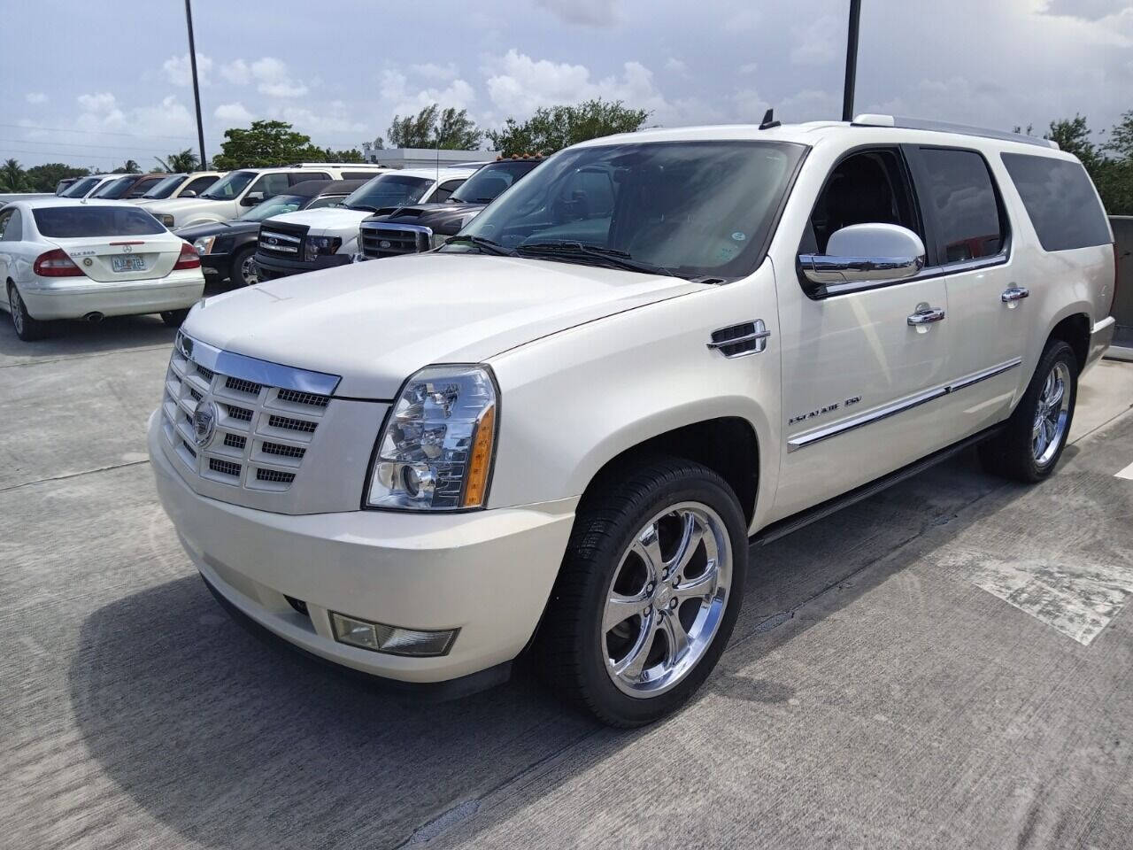 2011 Cadillac Escalade SUV / Crossover - $10,950
