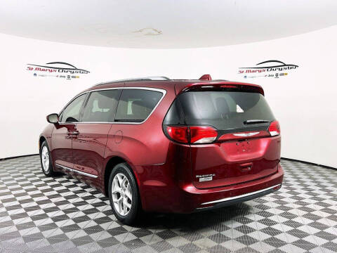 2017 Chrysler Pacifica Touring-L Plus