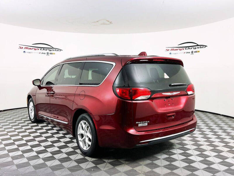 2017 Chrysler Pacifica Touring-L Plus