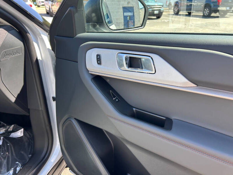 2025 Ford Explorer Active