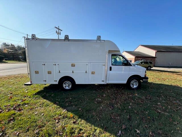 2017 Chevrolet Express Cutaway Base photo 5