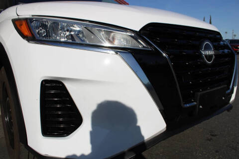 2023 Nissan Kicks S
