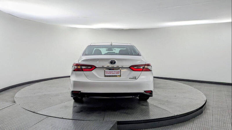 2024 Toyota Camry Hybrid LE