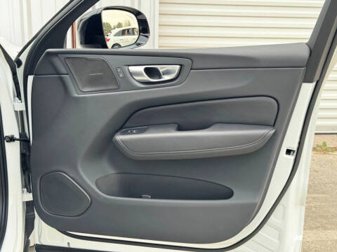 2024 Volvo XC60 B5 Plus Dark Theme