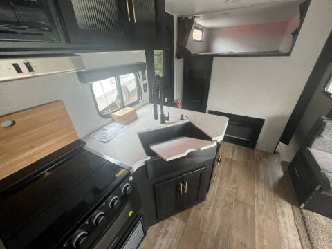 2022 CHEROKEE FOREST RIVER