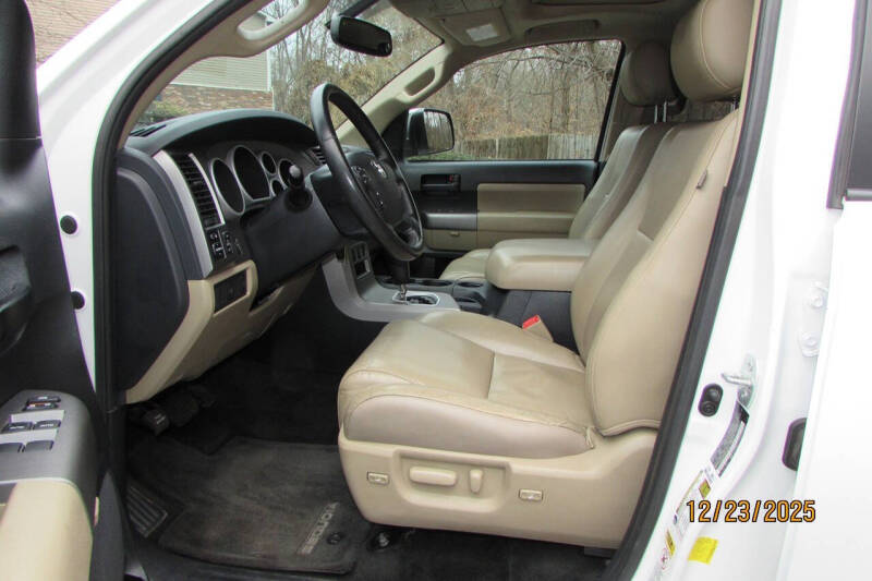 2013 Toyota Sequoia SR5