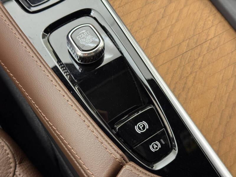 2024 Volvo XC90 Recharge T8 Plus Bright Theme 7P