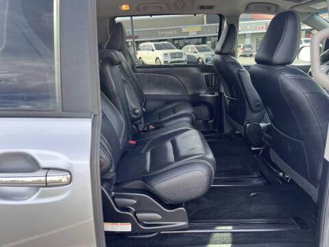 2016 Toyota Sienna SE Premium 8-Passenger
