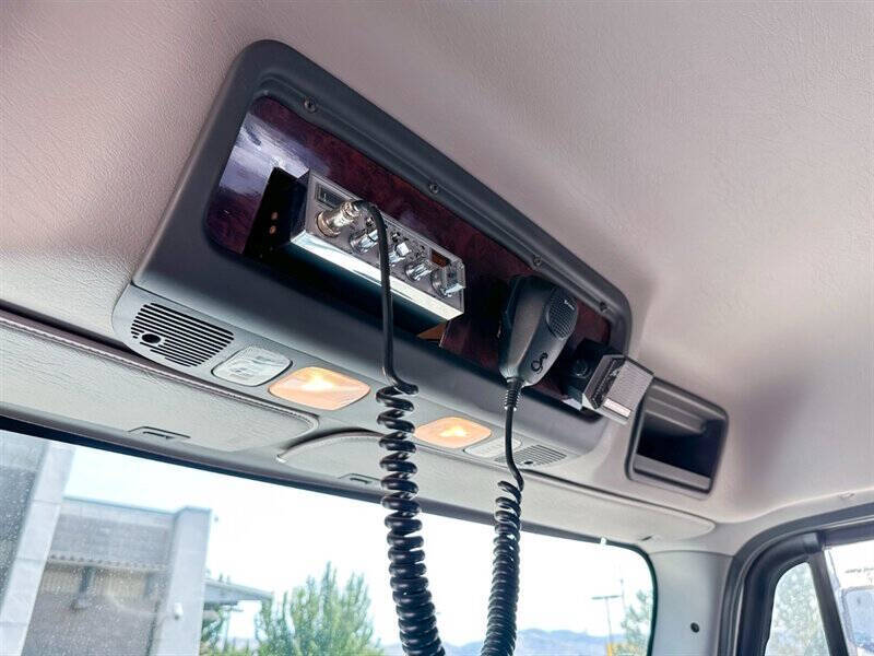 2006 Freightliner M2 106