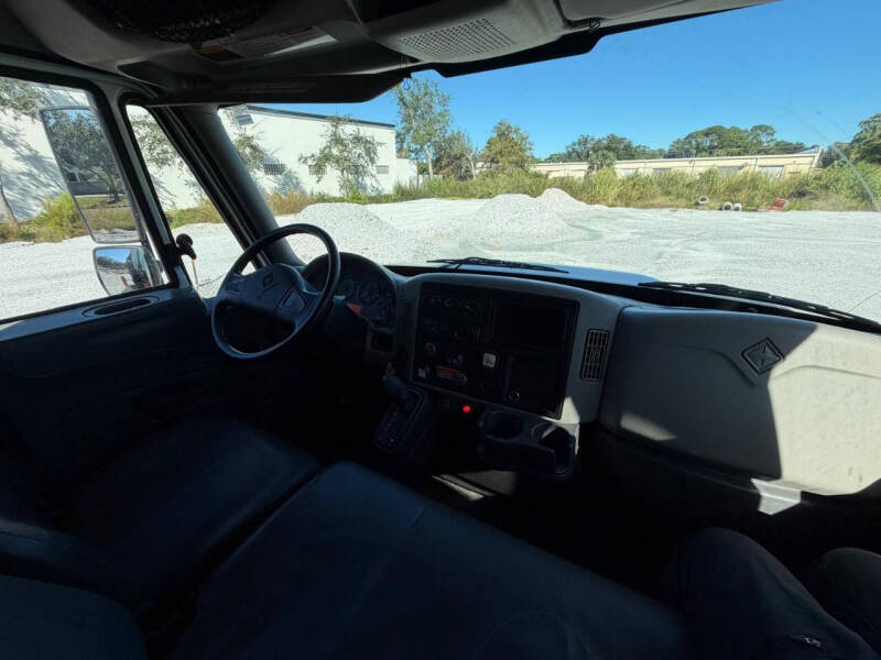 2010 International 4300 Grapple truck