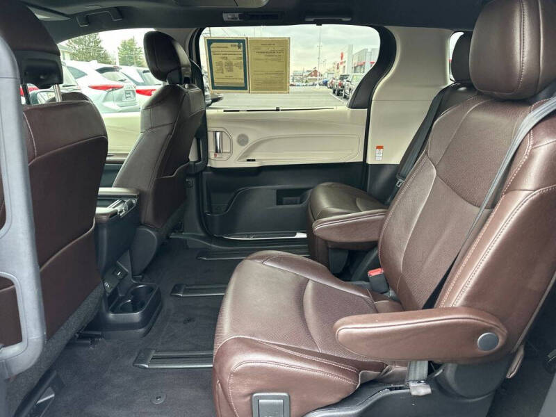 2021 Toyota Sienna Platinum 7-Passenger