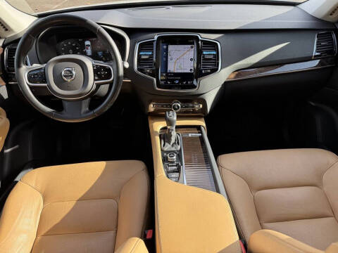 2016 Volvo XC90 T6 Momentum