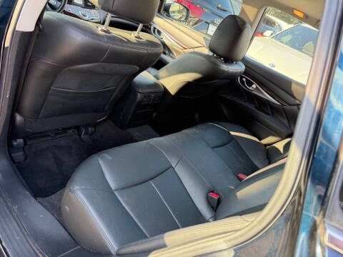 2015 Infiniti Q70 3.7