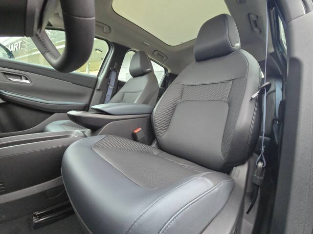 2026 Nissan LEAF Platinum+