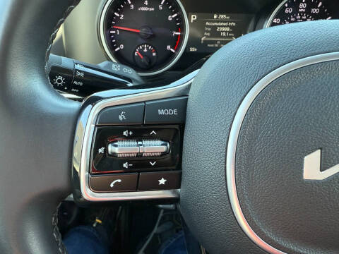 2024 Kia Carnival LX